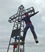 47 Alla croce di vetta del Pizzo Arera (2512 m)